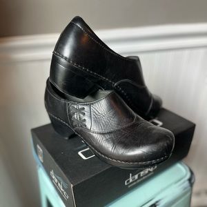 Black Dansko Stacie size 39 - new!